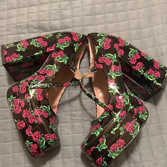 Betsey Johnson Black and Pink Floral Heels - Picture 3 of 5